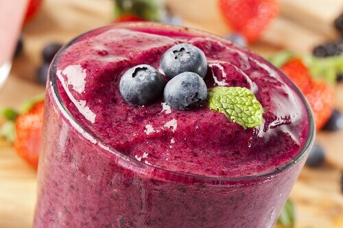 kırmızı smoothie