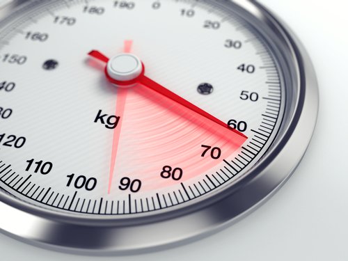 63 kiloyu gösteren tartı