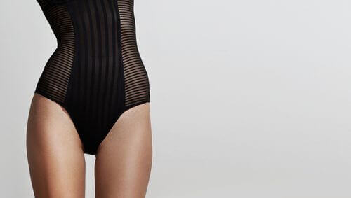 siyah korseli kadın