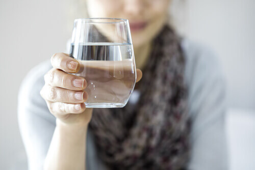 hipotiroidi iyileştirmek için su içmek