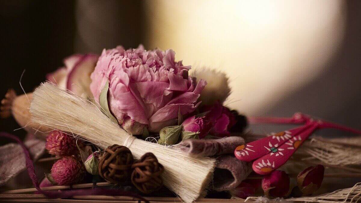 kurutulmuş çiçeklerle evinize güzel bir koku verin