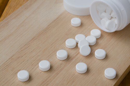 plastik şişede aspirin