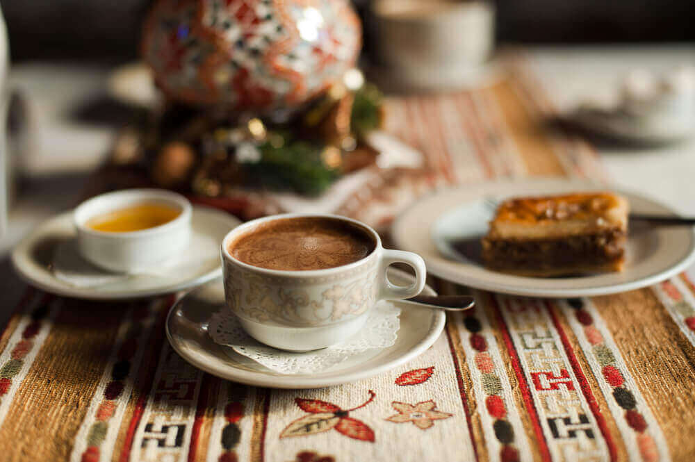 yatmadan önce türk kahvesi ve tatlı