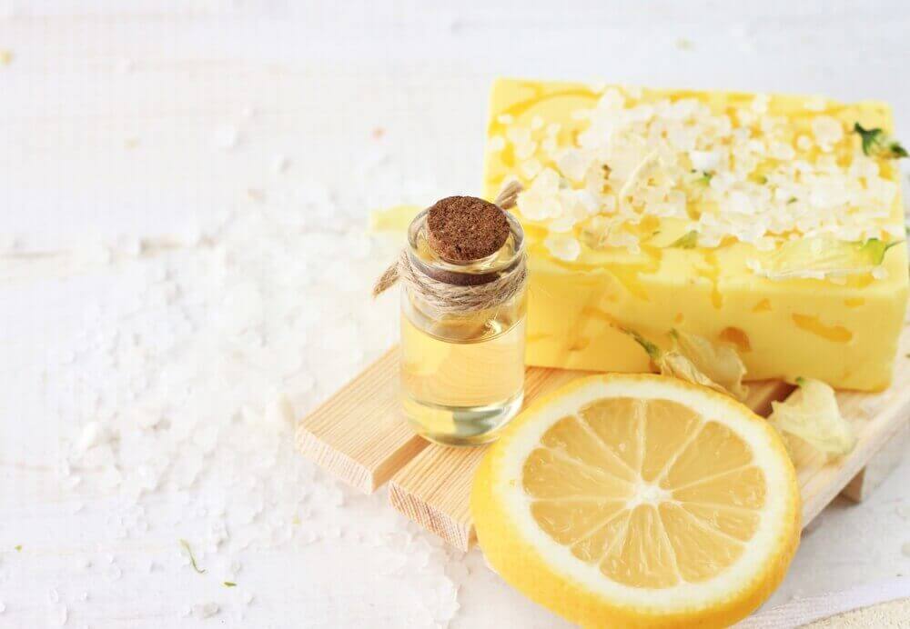 şişede limon