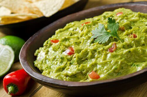 Sağlıklı ve Lezzetli Ev Yapımı Guacamole Tarifi
