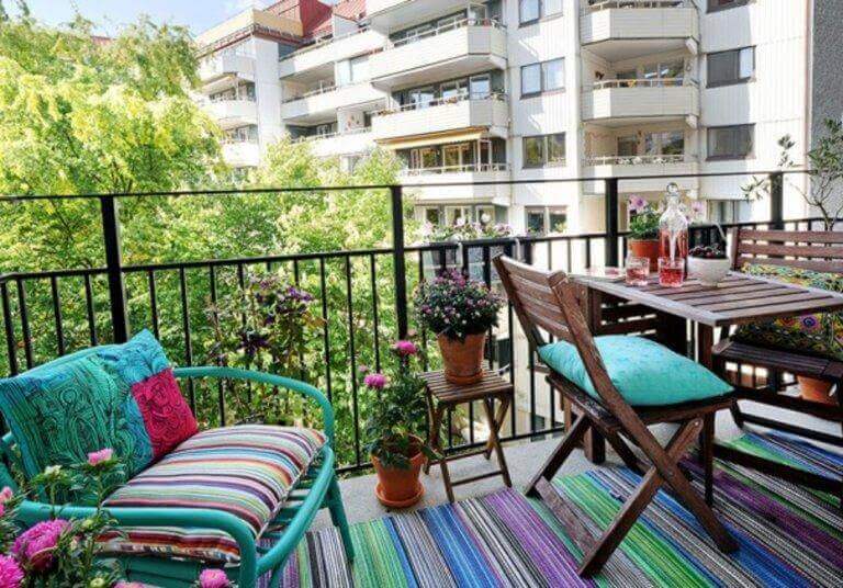 renkli ve neşeli balkon