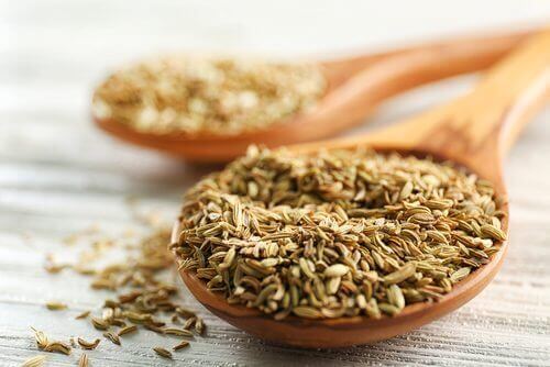 bir tahta kaşık kimyon