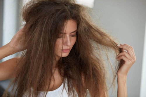 Saçları Nemlendirmek için 5 Doğal Tedavi Yöntemi