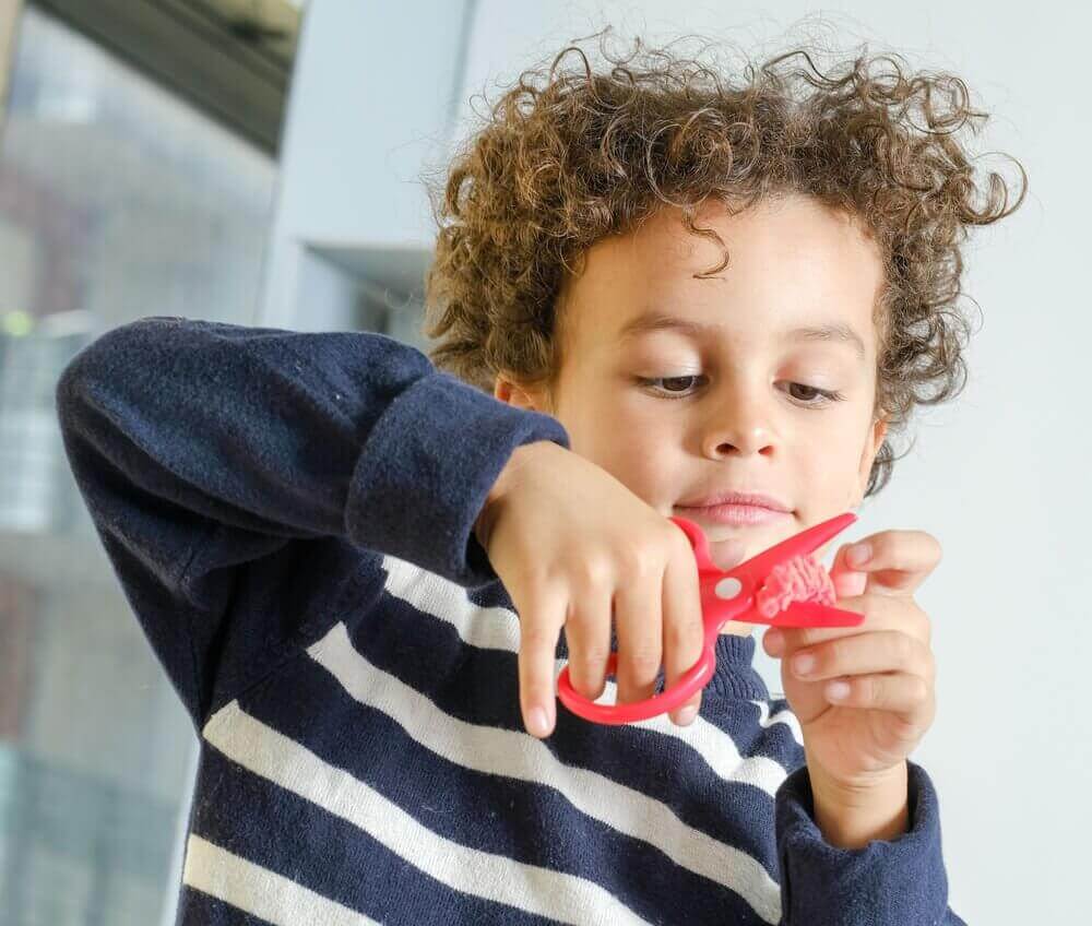 makasla oynayan çocuk