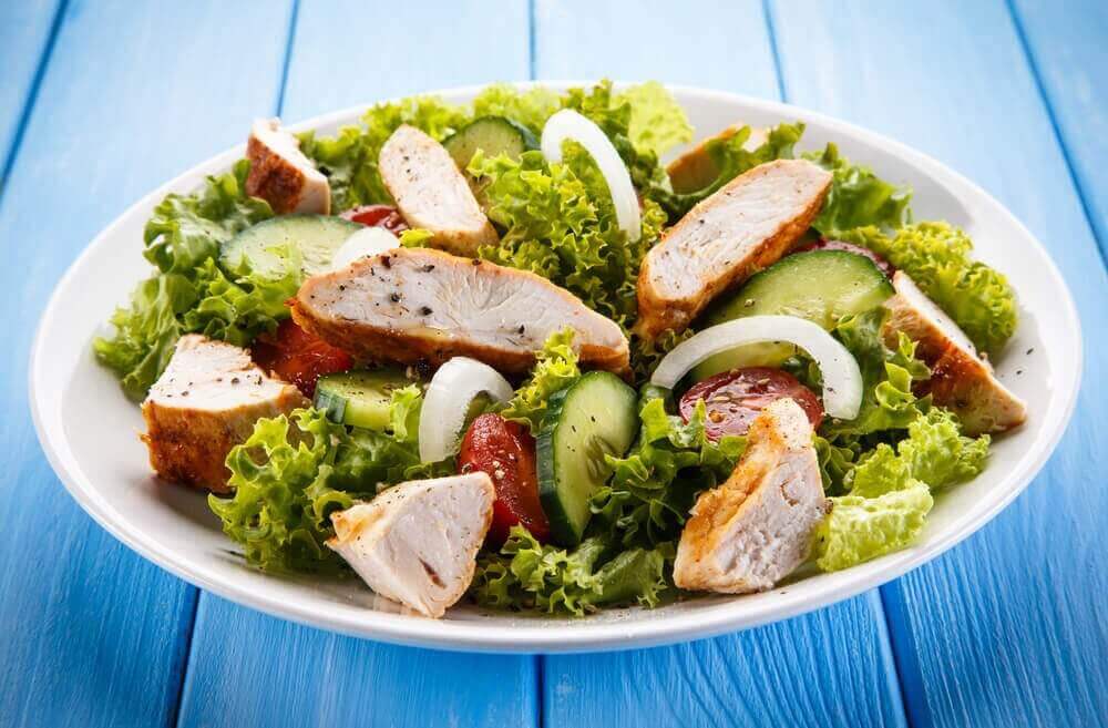 sağlıklı tavuklu salata