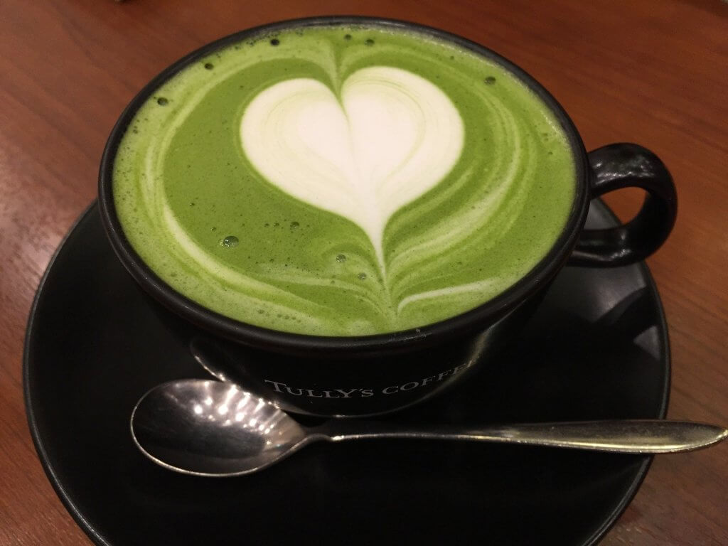 kalp köpüklü yeşil çay
