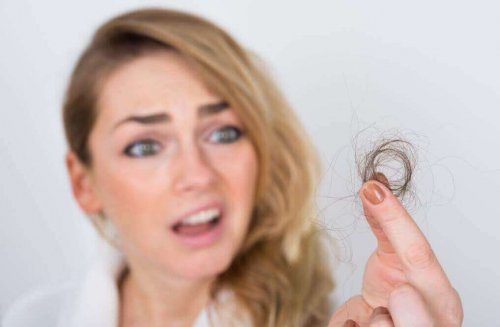 Saç Dökülmesinin Nedenleri İle İlgili 7 Efsane