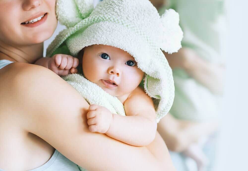 banyodan çıkmış bebek