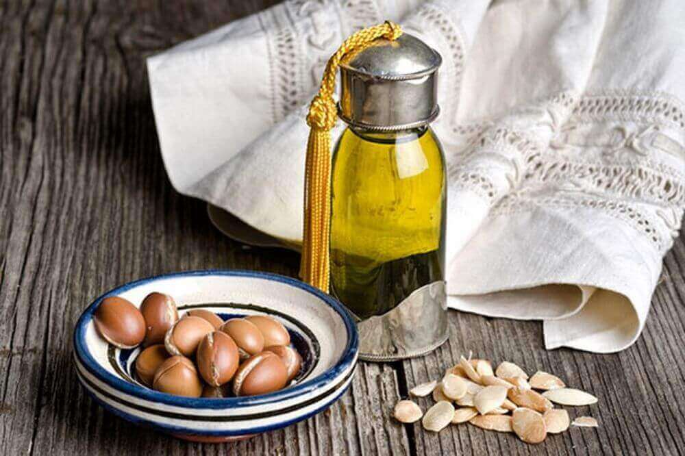 kalın kaşlara sahip olmak için biberiye ve argan