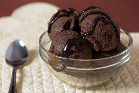 ev yapımı çikolatalı dondurma 