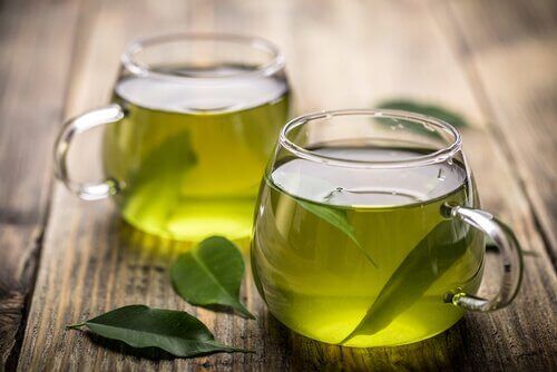 iki bardak yeşil çay