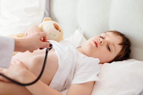 muayene edilen çocuk