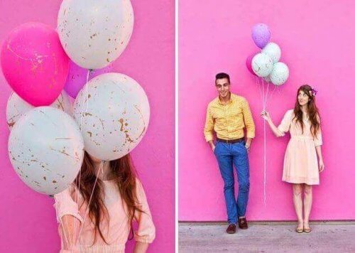 pembe duvar kadın erkek boyalı balonlar