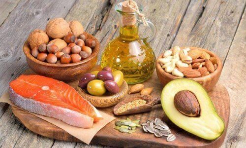 balık, avokado, yağ, zeytin