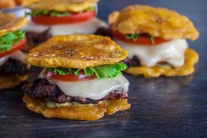 Kızarmış Yeşil Plantain ile Patacones Tarifi