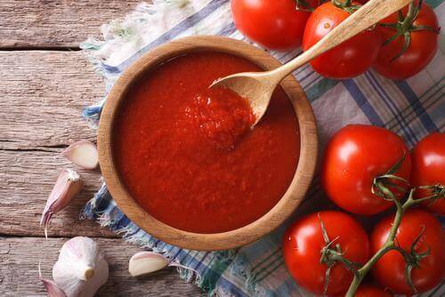 bir kase domates sosu
