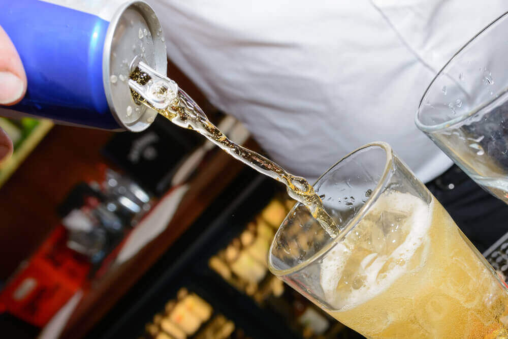 enerji içeceği ve alkol karışımı içecek