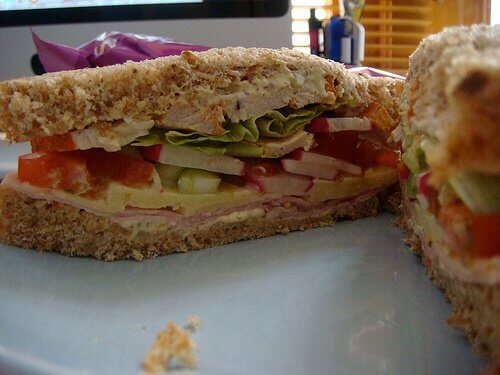 domatesli marullu sandviç