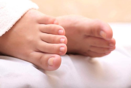 Batık Ayak Tırnağını İyileştirmek İçin Ezilmiş Sarımsaktan Nasıl Faydalanılır