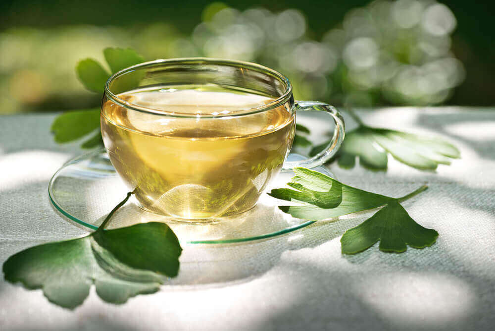 çay ve yaprakları