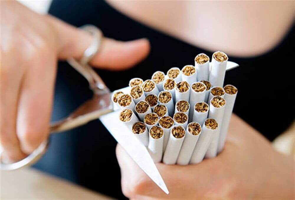 sigaraları makasla kesmek