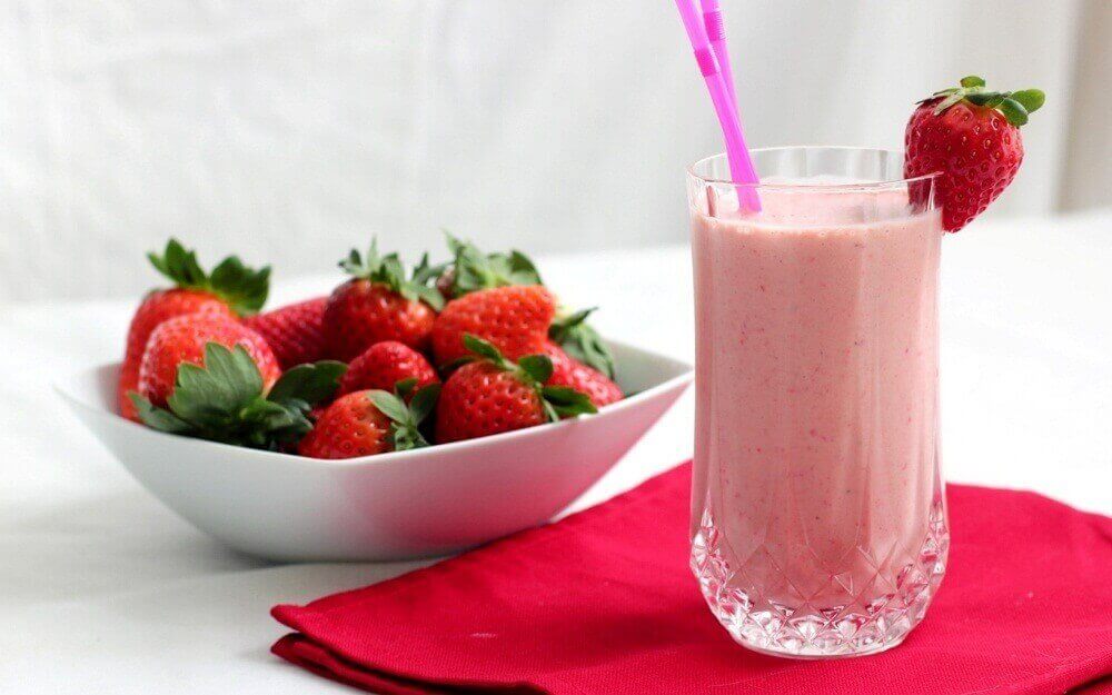çilekli smoothi