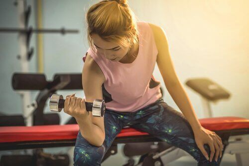spor salonunda kadın