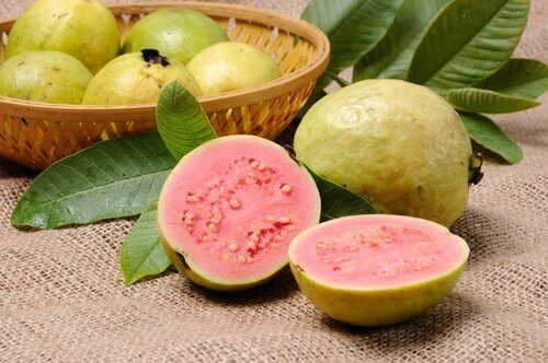 ikiye kesilmiş guava