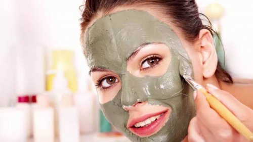 kil maskesi yapan kadın