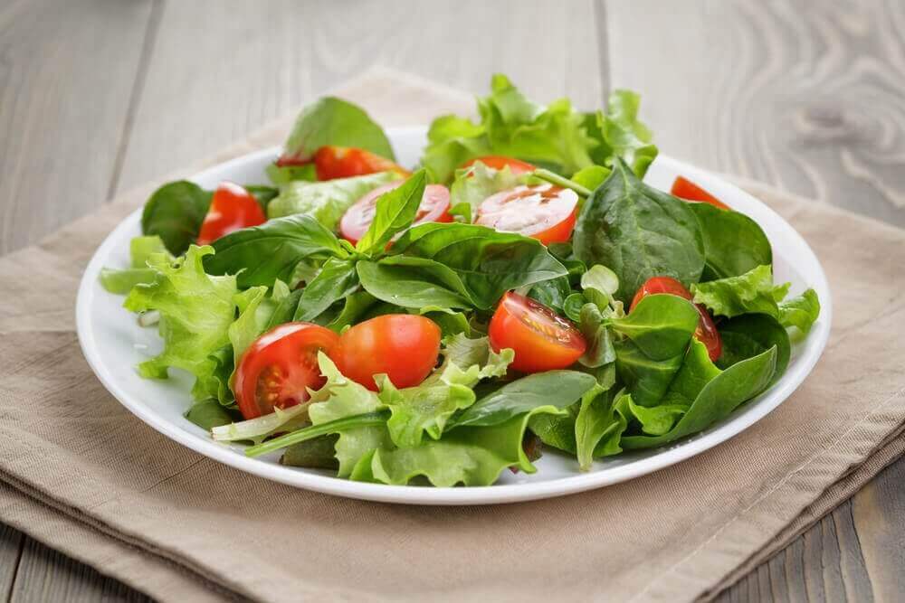 Karaciğer Detoks Diyeti yeşil salata