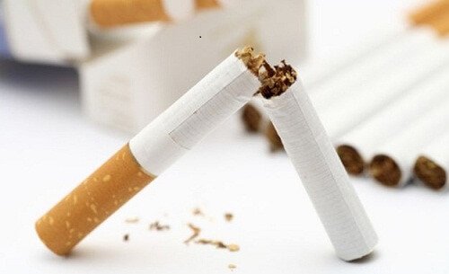 sigaralar ortadan ikiye bölünmüş sigara