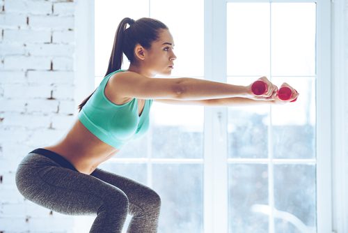 squat yapan kadın