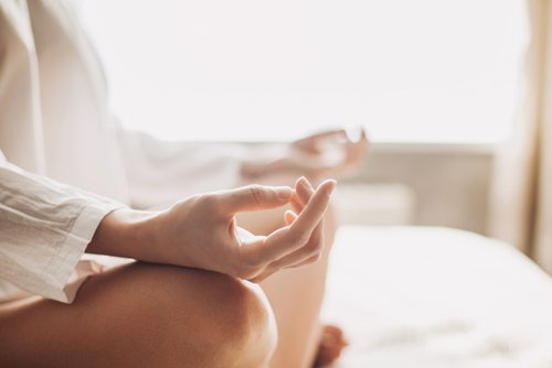 meditasyon kadın eller