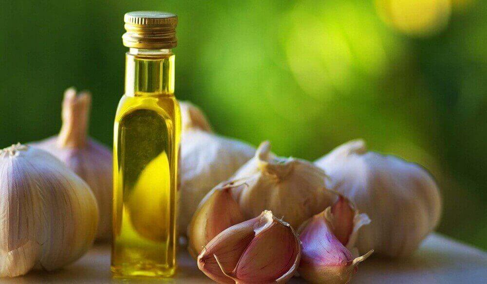 zeytinyağı ve sarımsak