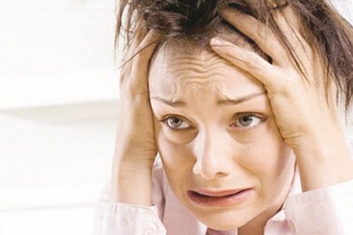 sinirli çaresiz kadın