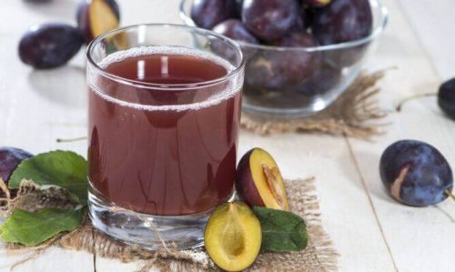 Erik, rezene ve keten tohumundan oluşan smoothie