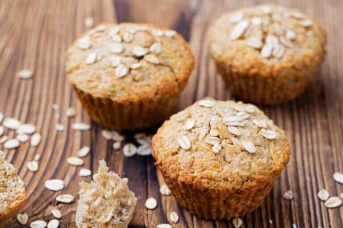 üç tane yulaflı muffin