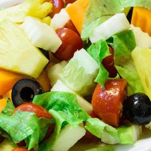 Akşam Yemeği İçin İdeal 3 Ananaslı Salata Tarifi