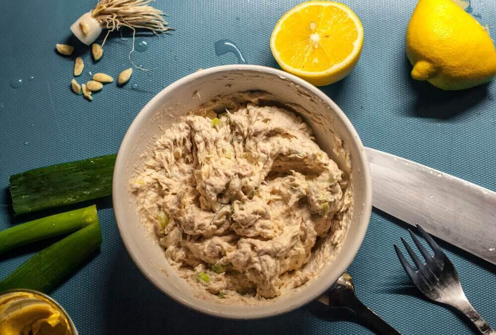 bir kase ton balığı