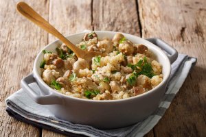 Mantarlı Tavuk ve Pırasa ile Kinoa Risotto