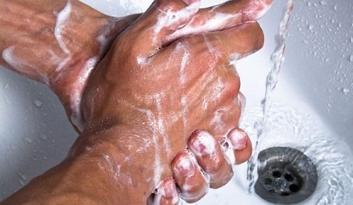 elleri sabun ile yıkamak
