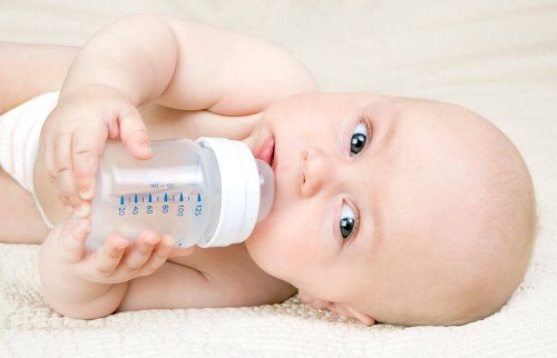Kassing Yöntemi: Bebeği Biberonla Besleme