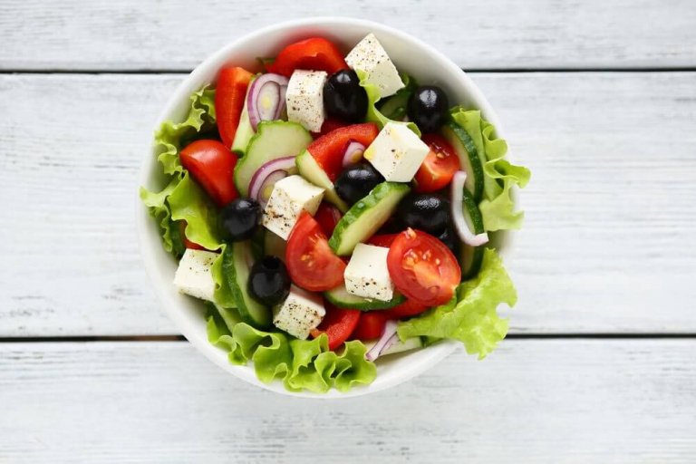 Bu Lezzetli Yunan Salatası ile Misafirlerinizi Şaşırtın