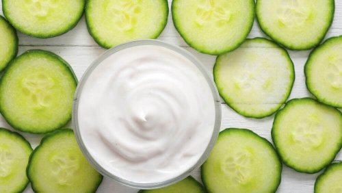 salatalık dilimleri yoğurt