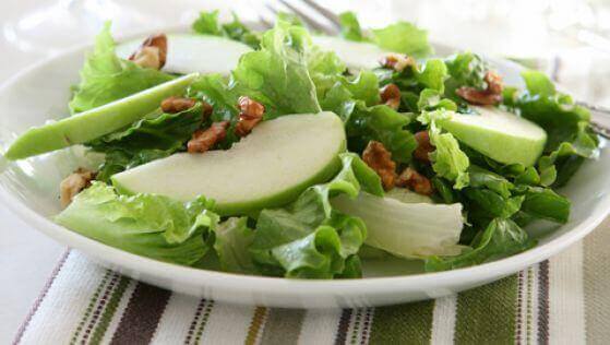 Leziz Yeşil Elma ve Kereviz Salatası